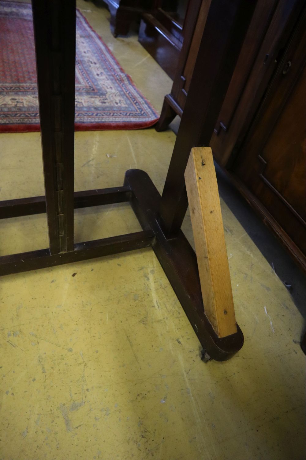 An early 19th century oak studio artists easel, width 55cm (incorporates later timber)